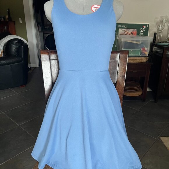 Boost Performance Dress Classic Mini - Picture 2 of 5